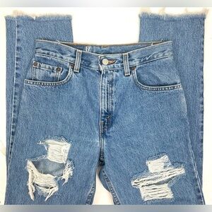 Vintage Y2K Levi’s 550 Relaxed Fit Tapered Leg Destroyed Jeans